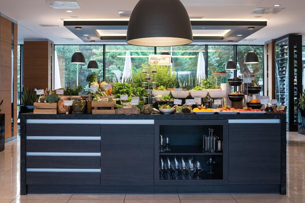 Q Hotel Plus Krakow Luaran gambar