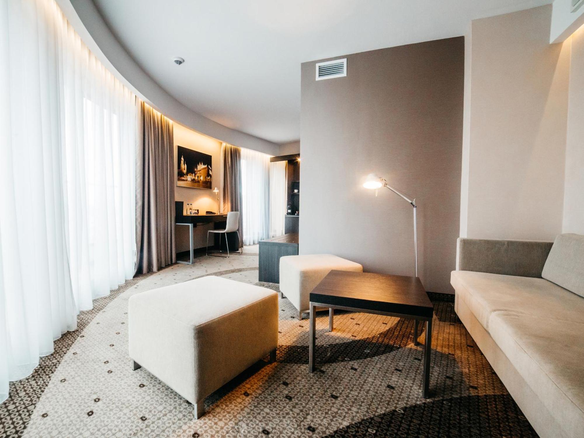 Q Hotel Plus Krakow Bilik gambar